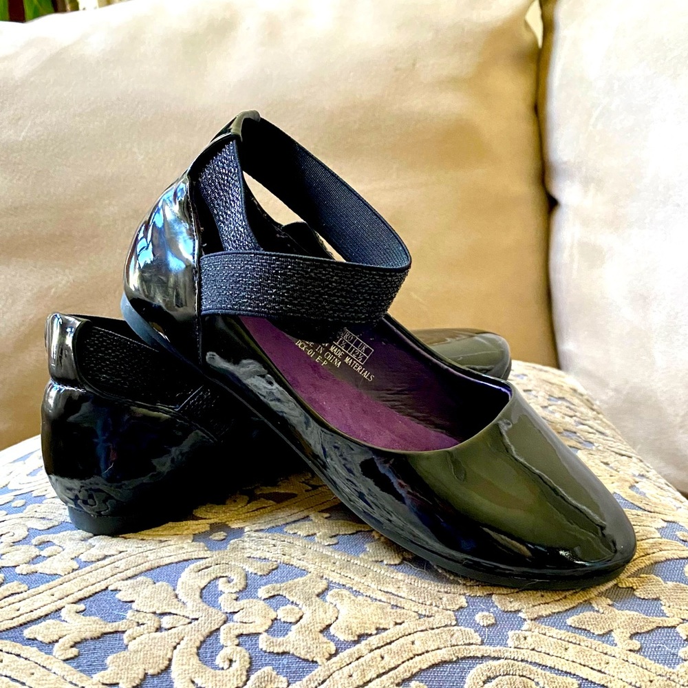 Kenneth Cole Reaction Ankle Strap Patent Ballet Flats